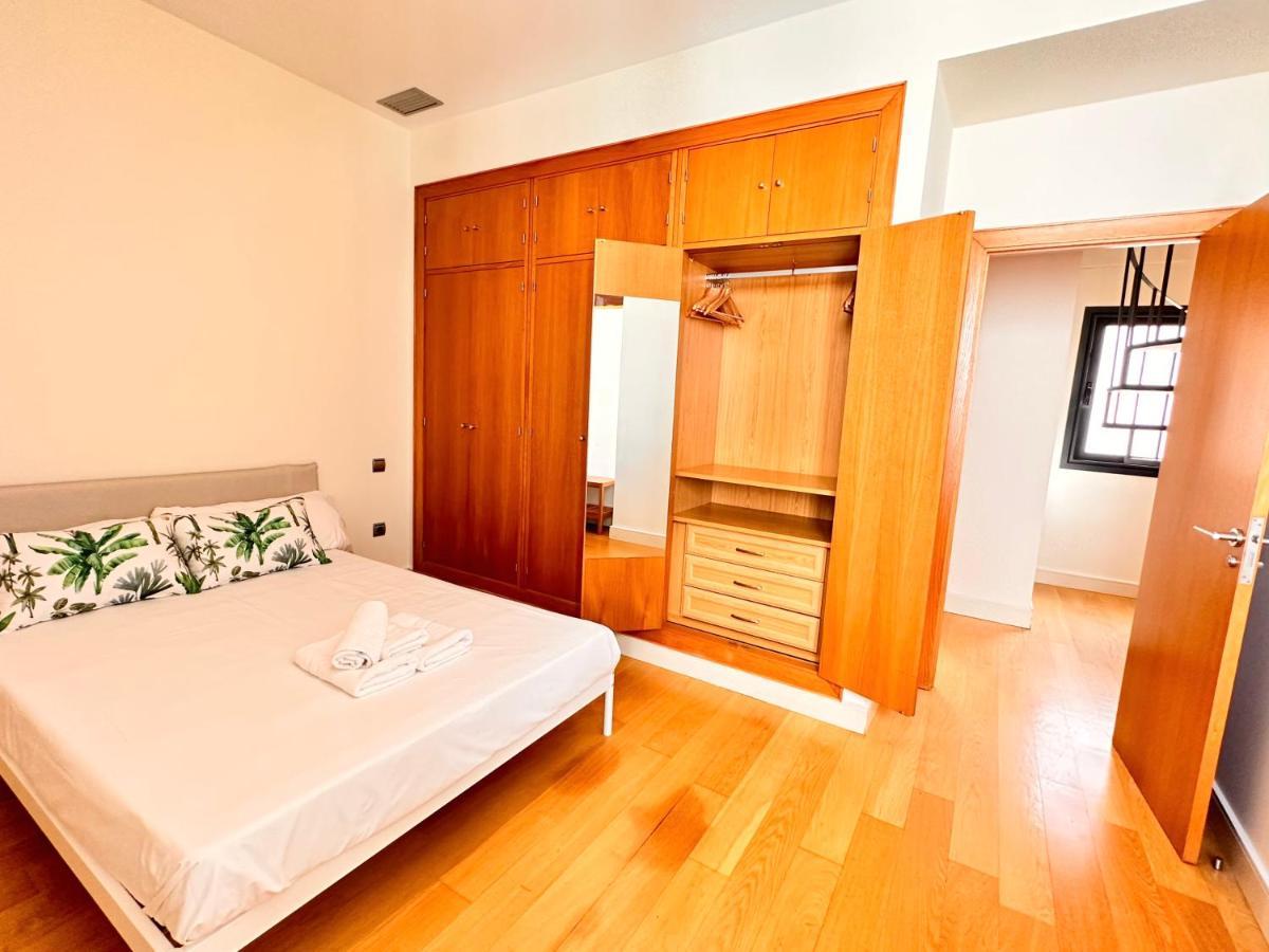 Penthouse Near Cathedral Private Rooftop Private Parking Sevilla Bagian luar foto